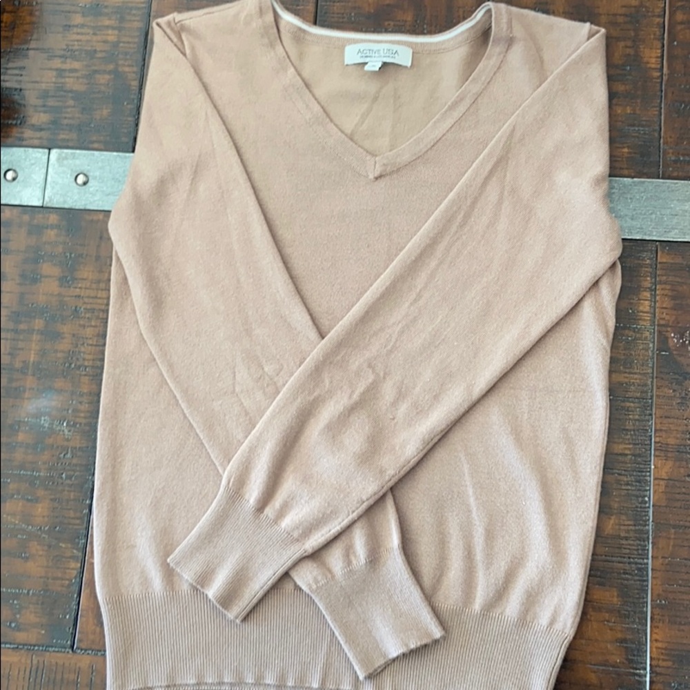 Pullover V-back sweater